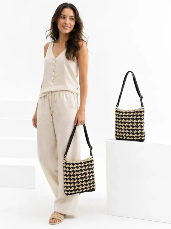 Černo-béžová crossbody kabelka s pleteným vzorem